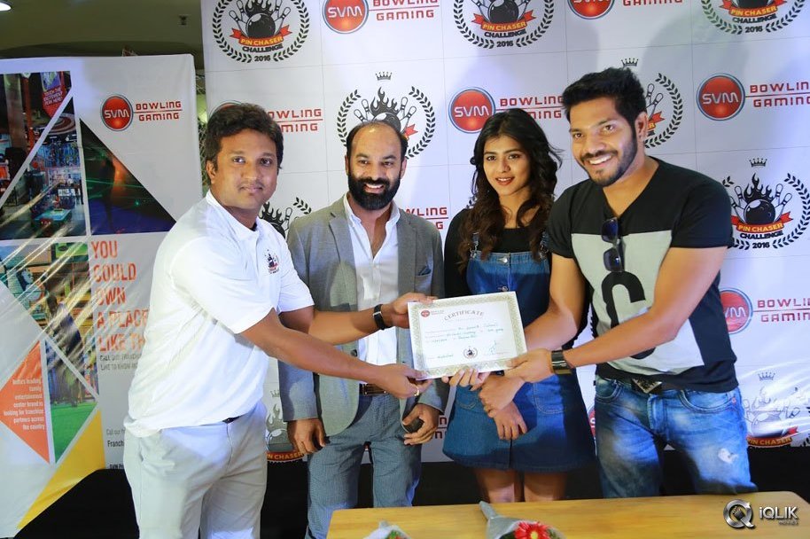 Nanna-Nenu-Naa-Boyfriends-Movie-Team-At-S-V-M-Mall